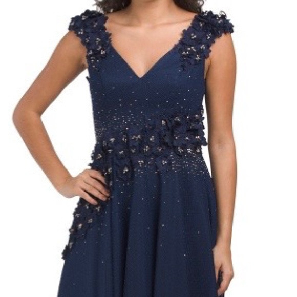 MAC DUGGAL Floral Applique Embroidered A-Line V-Neck Formal Gown Maxi Dress NEW - Picture 6 of 16